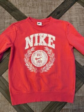 Women’s Nike sweatshirt 🩷